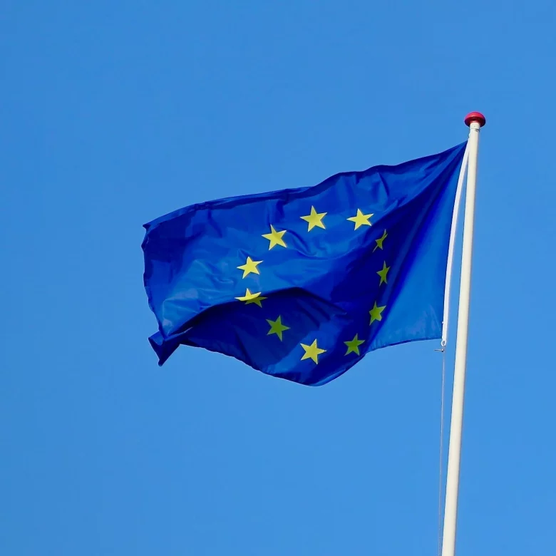 Czy fundacja rodzinna podlega zwolnieniu z CIT  jeżeli posiada udziały w spółce zagranicznej będącej rezydentem podatkowym państwa członkowskiego UE?