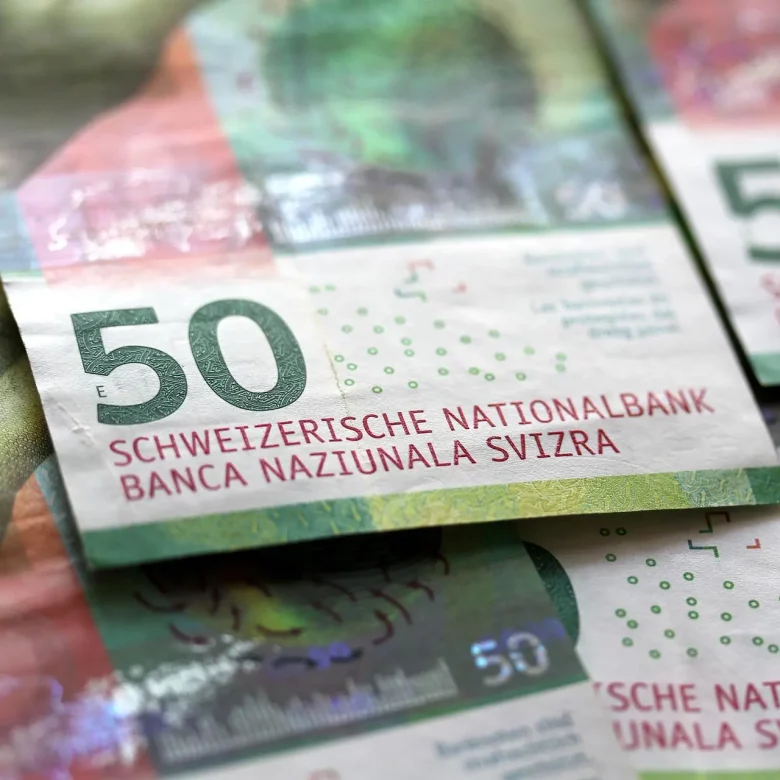 Franki szwajcarskie (CHF) w banknotach.