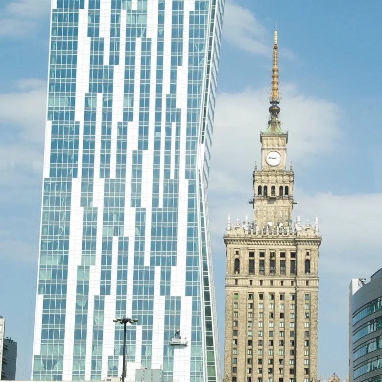 Widok na PKiN w Warszawie oraz nieruchomości należące do spółek z o.o.