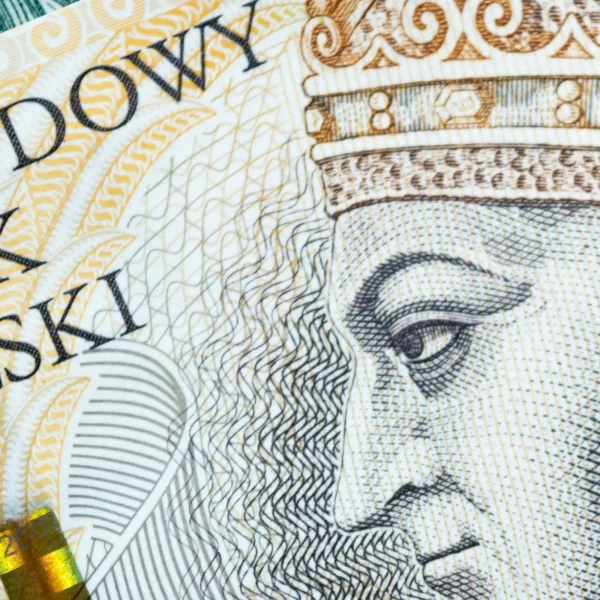 Zbliżenie na banknot dwustuzłotowy.